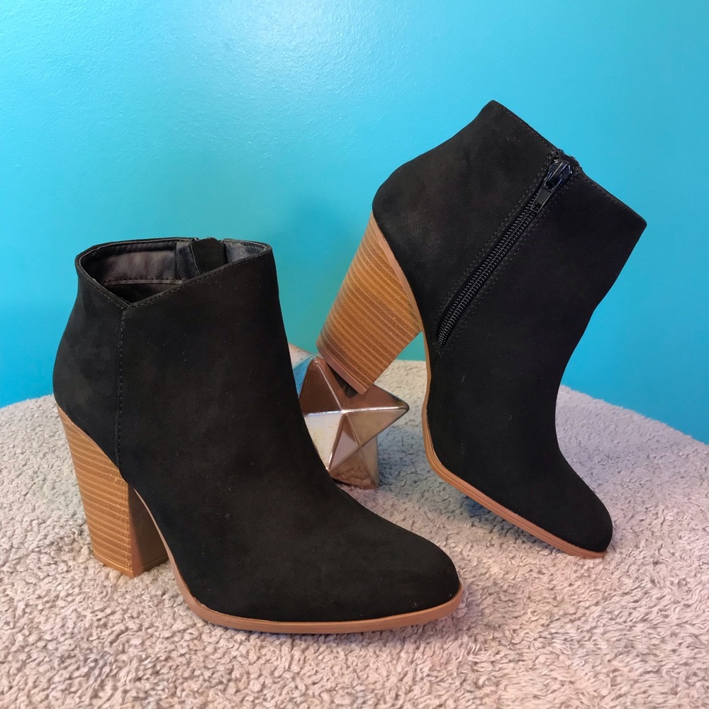 NIB Black Ankle Western Booties